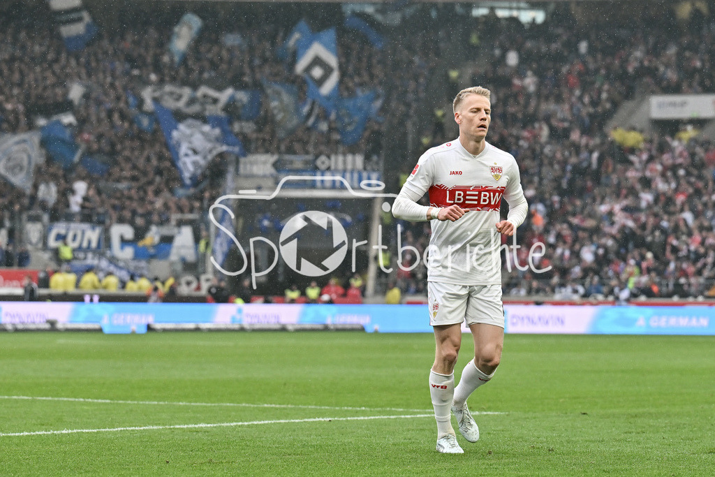 VfB Stuttgart - Hamburger SV | STUTTGART, GERMANY - 12. APRIL: Chris FÜHRICH (VfB Stuttgart 10) during the Bundesliga Match between VfB Stuttgart vs. Hamburger SV on Matchday 29 at MHP Arena / DFL REGULATIONS PROHIBIT ANY USE OF PHOTOGRAPHS AS IMAGE SEQUENCES AND/OR QUASI-VIDEO