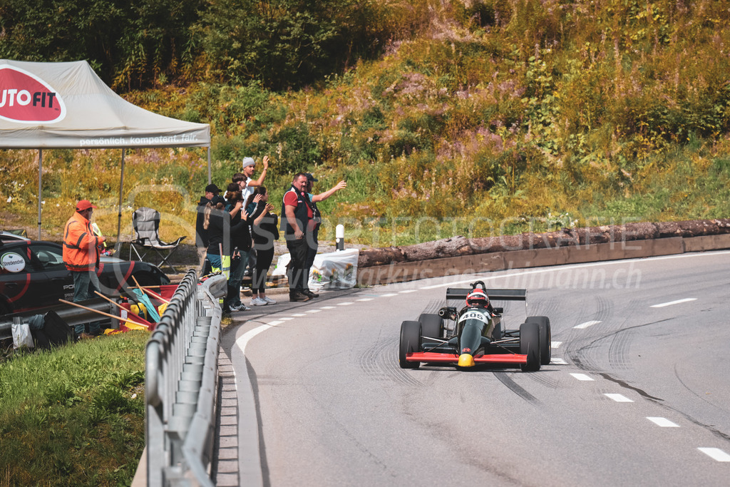 21. Arosa ClassicCar 2025 - 7. =September= 2025 | Marcel Bernet aus Zürich (SUI) in einem Reynard Alfa Nova Formula 3 8 aus dem Jahre 1989 mit Startnummer 405 am Arosa ClassicCar 2025 in der Kategorie Competition Formula..@arosaclassiccar, @arosa.official, #arosaclassiccar, #arosa, #76curves, #classiccarBild: Sportfotografie Markus Aeschimann | www.markus-aeschimann.ch - Realisiert mit Pictrs.com