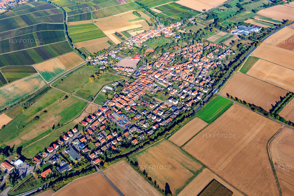 Luftbild: Ortsansicht von Südwesten im Ortsteil Kapellen in Kapellen-Drusweiler im Bundesland Rheinland-Pfalz in Deutschland. Foto: IMG_095301.jpg vom 16.10.2016 durch Werner Riehm/FLY-FOTO.de