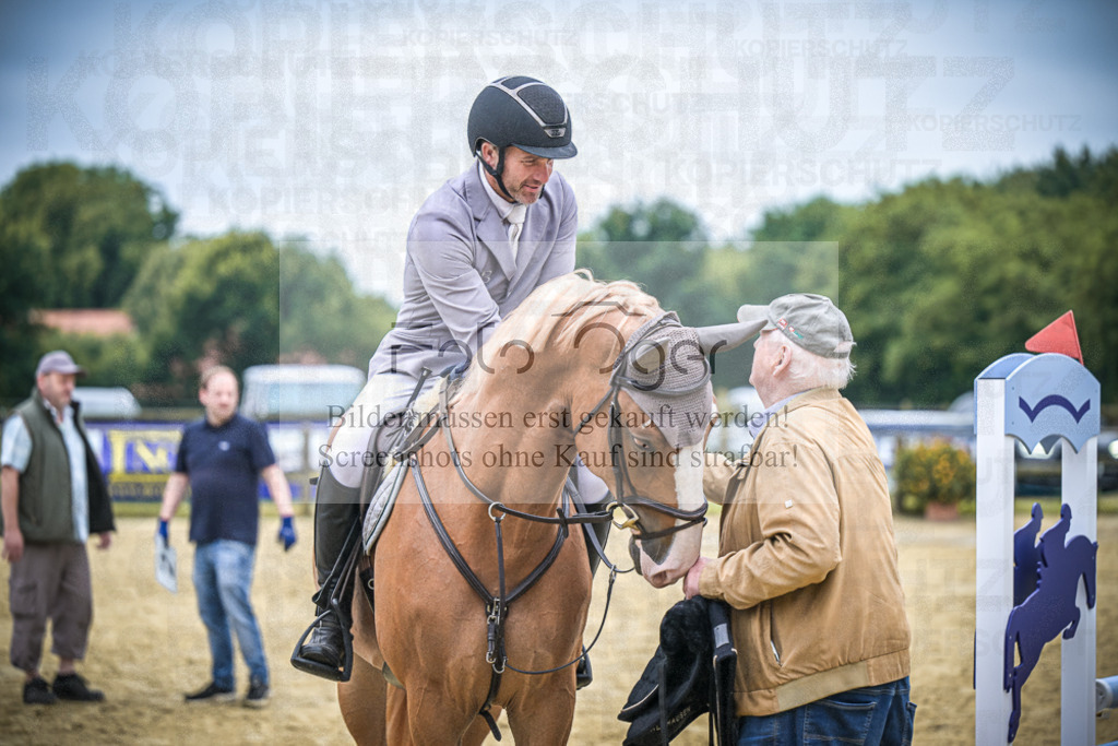 DOS_4232 | Entdecke hochwertige Reitturnierfotos von Foto Oger. Professionell, emotional und authentisch – jetzt Lieblingsmomente im Shop bestellen.Deutschlandweite Turnierfotografie. - Realisiert mit Pictrs.com