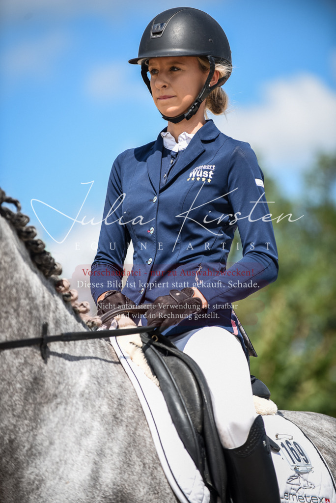 DSC_9264 | Pferde- und Turnierfotografie in Westsachsen. Pferdeportraits, Auftragszeichnungen und intuitive Kunst.