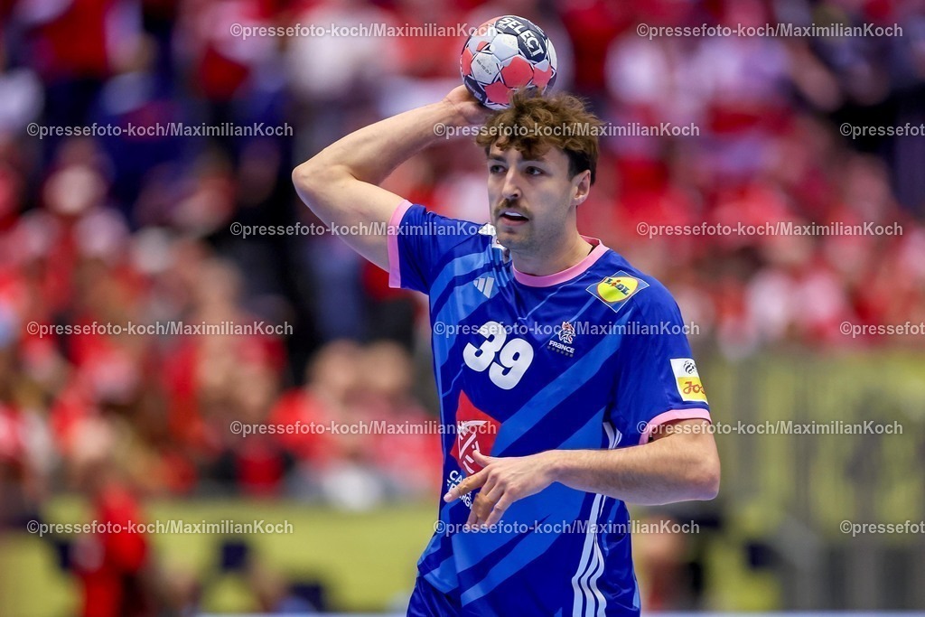 EHF24012601063 | 24.01.2026, Handball, Men's EHF EURO 2026, Frankreich - Portugal, Jyske Bank Boxen in Herning, Dänemark, Main Round:  Thibaud Briet (France #39)