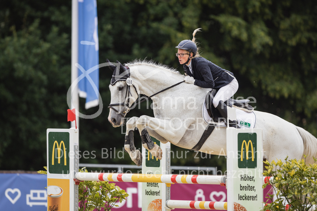 230730_BHO_M2-Spr_1-413 | Deine schönsten Turniermomente als professionelle Fotos! Entdecke hochwertige Pferdesport-Fotografie im Online-Shop. Jetzt Fotos finden & bestellen!