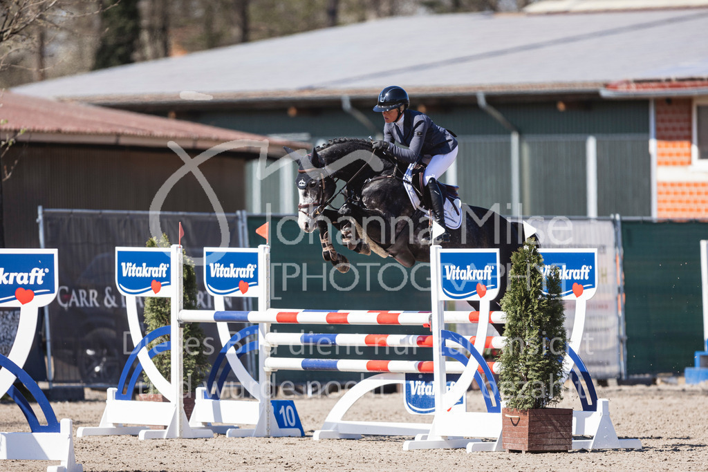 250408_Mühlen_SprPf-L-346 | Deine schönsten Turniermomente als professionelle Fotos! Entdecke hochwertige Pferdesport-Fotografie im Online-Shop. Jetzt Fotos finden & bestellen!
