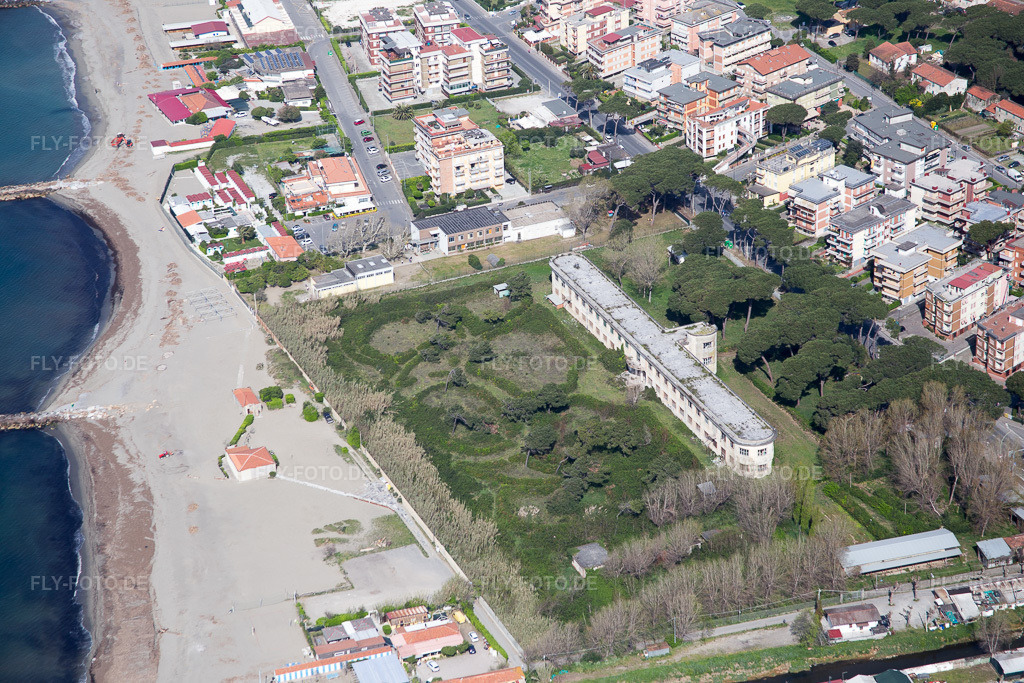 Luftbild: Ortsansicht in Marinella di Sarzana im Bundesland Liguria in Italien. Foto: IMG_087127.jpg vom 04.04.2016 durch Werner Riehm/FLY-FOTO.de