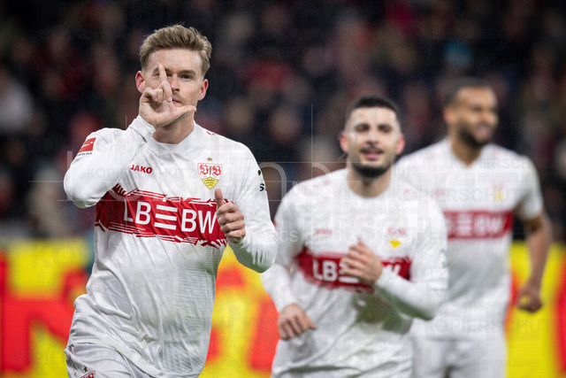 German Bundesliga, Bayer 04 Leverkusen vs. VfB Stuttgart, 10.01.2026 | LEVERKUSEN, GERMANY - JANUARY 10:  Maxilimial Mittelstädt (Mittelstadt, Mittelstaedt / VfB Stuttgart, 7) celebrates his penalty goal - 0:2 during the German Bundesliga match on gameday 16 between Bayer 04 Leverkusen vs. VfB Stuttgart at BayArena on January 10, 2026 in Leverkusen, Germany. DFL REGULATIONS PROHIBIT ANY USE OF PHOTOGRAPHS AS IMAGE SEQUENCES AND/OR QUASI-VIDEO.