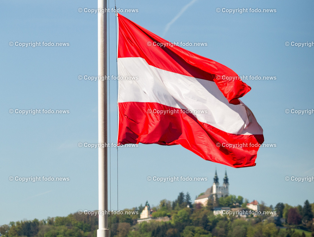Fahnen_ Oesterreich_ 17.04.2024-3 | 17.04.2024, Linz, AUT, Fahnen, Flaggen, im Bild Oesterreichfahne, Fahne, rotweissrot, Rot Weiss Rot