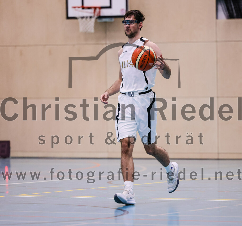 2022-12-03_095_TSV_Vaterstetten_gegen_TG_Landshut | Vaterstetten, Deutschland, 03.12.2022:
Basketball, Bayernliga Herren Südost 2022 / 2023, 7. Spieltag, TSV Vaterstetten gegen TG Landshut, Endergebnis: 71:78

Maximilian Rothe (TSV Vaterstetten, #6)

Foto: Christian Riedel / fotografie-riedel.net