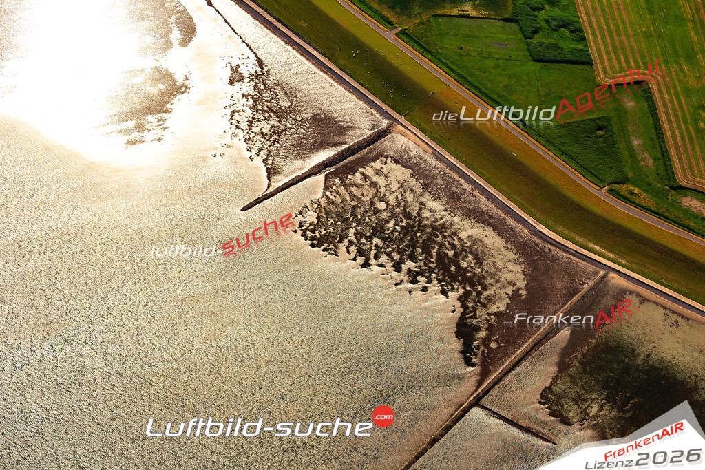 Die Luftbildaufnahme Kueste - Pellworm wurde 2018 mittels Flugzeug (keine Drohne) erstellt. Perfekte Schärfe und Druck- Auflösung- Garantiert!