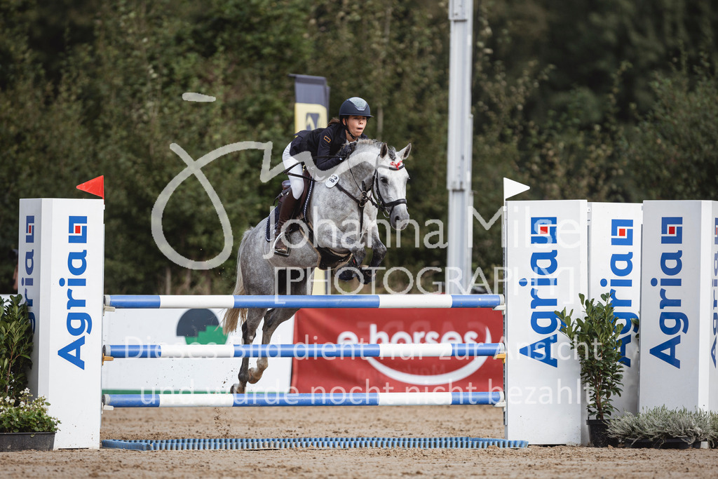240906_BuCha_Pony-L-6j-245 | Deine schönsten Turniermomente als professionelle Fotos! Entdecke hochwertige Pferdesport-Fotografie im Online-Shop. Jetzt Fotos finden & bestellen!