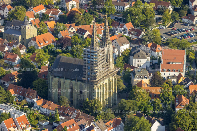 Soest230806117 | Luftbild, Kirchturm-Sanierung an der evang. Kirche Sankt Maria zur Wiese, Walburger, Soest, Soester Börde, Nordrhein-Westfalen, Deutschland