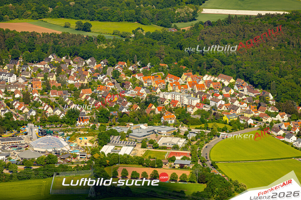 Das Luftbild zeigt : Oberweihersbuch Stein - Die Luftaufnahme wurde 2024 vom UL-Flugzeug aus erstellt ( keine Drohne ) - Hochauflösende Luftaufnahme - Für grossformatige Ausdrucke geeignet. Die Geschenkidee !Mit Lizenz und Bildrechte bestellbar