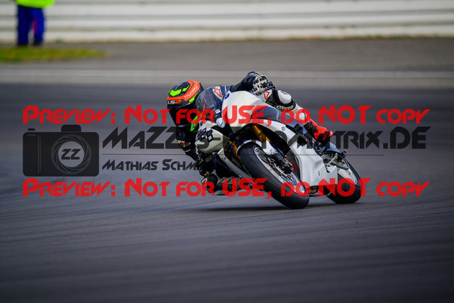 MaZZes_Fotomatrix_20250421_6007705_2327 | WEISS