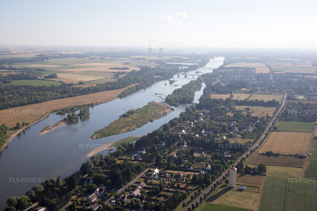 Vue aérienne: Vue de la ville à Saint-Dyé-sur-Loire dans le département Loir et Cher, France. Photo: IMG_082159.jpg prise le 20/06/2015 par Werner Riehm/FLY-FOTO.eu – Résolution de l'original: 5472 x 3648 px