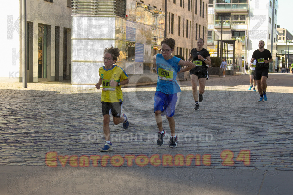 240921_1526_EV4_1401 | Sportfotografie im Rhein-Sieg Kreis, Köln, Bonn, NRW, Rheinland Pfalz, Hessen, etc. Unser Tätigkeitsfeld umfasst den Laufsport vom Volkslauf über den Marathon, Duathlon, Triathon bis zum Ultralauf wie Kölnpfad Ultra oder Schindertrail.