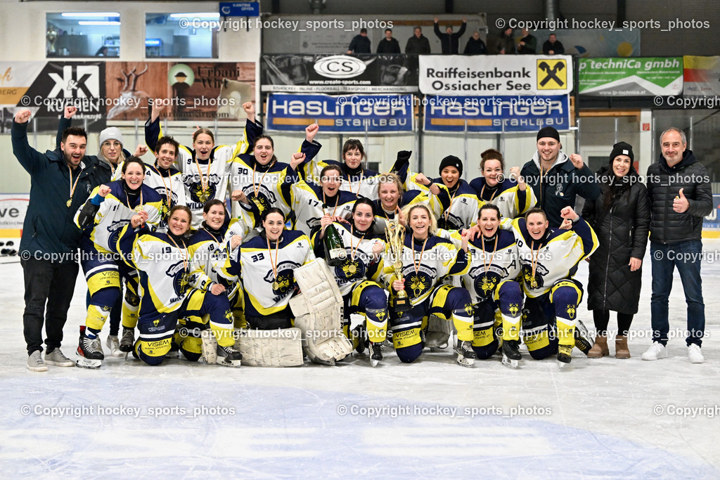 WILDCATS PATERNION & Lady Hawks Siegerehrung-Meisterfeier | Meisterfoto 2024/25 Wildcats Paternion, Mannschaftsfoto Wildcats Paternion, KEHV-Wettspielreferent Michael Baumer, KEHV-Damenreferentin Sabine Huber, WILDCATS PATERNION &amp; Lady Hawks Siegerehrung-Meisterfeier, WILDCATS PATERNION &amp; Lady Hawks Siegerehrung-Meisterfeier am 12.03.2025 in Steindorf (Ossiachersee Halle), Austria, (Photo by Bernd Stefan)