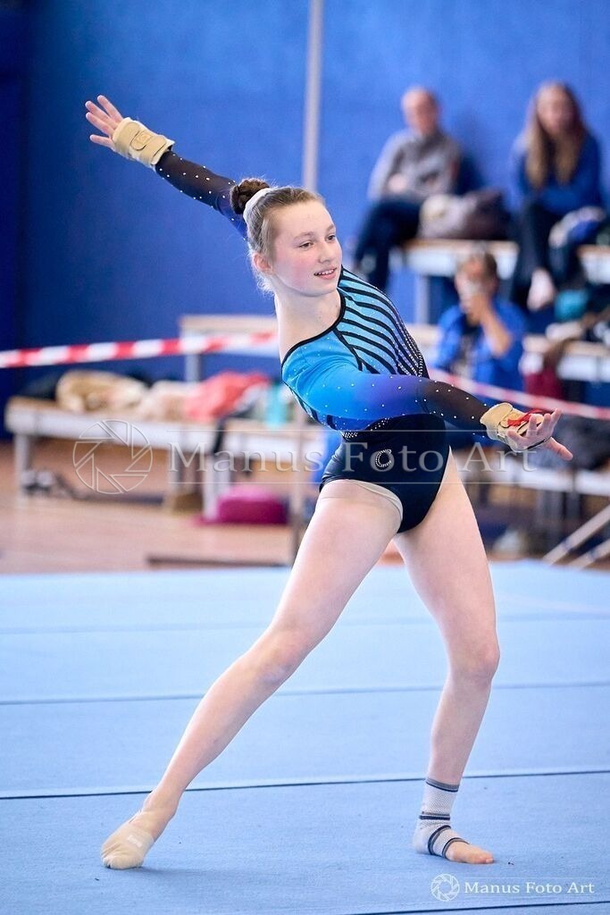 2024-04-30-1-1-C-DSC03403 | Professionelle Sportfotografie in Hamburg, Schleswig-Holstein und Niedersachsen – spezialisiert auf Rhönrad, Geräteturnen, Leistungsturnen und rhythmische Sportgymnastik. Bundesweite Begleitung von Rhönrad-Events. Jetzt Sport-Fotos - Realisiert mit Pictrs.com