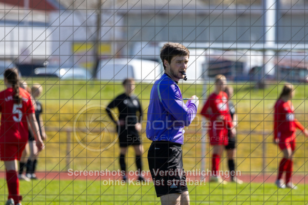 20250406_143613_0393 | #,1.FC Donzdorf (rot) vs. SV Jungingen (schwarz), Fussball, Frauen-Verbandsliga Württemberg, 16. Spieltag, Saison 2024/2025, Rasenplatz Lautertal Stadion, Süßener Straße 16, 73072 Donzdorf, 06.04.2025 - 13:00 Uhr,Foto: PhotoPeet-Sportfotografie/Peter Harich