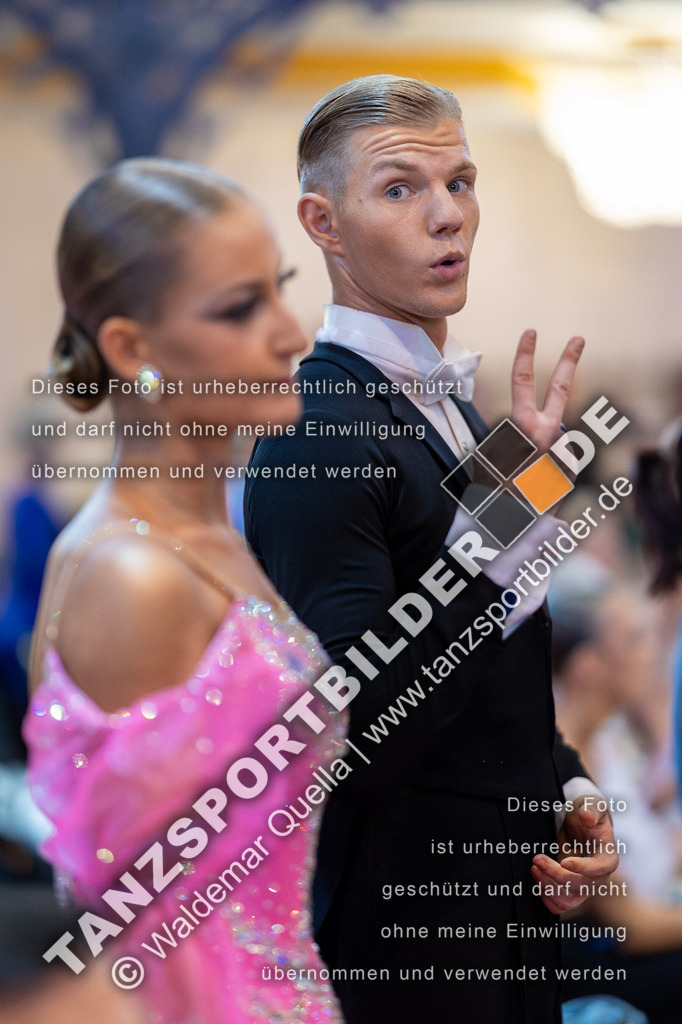 20230812-10528 | Hier finden Sie Tanz Bilder vom Latein und Standard Formationen tanzen. Sportbilder vom Tanzsport. Schöne Fotos und von Weltmeisterschaft, Europameisterschaft, Bundesliga, Regionalliga, Oberliga und Landesliga sowie von GOC Stuttgart, DanceComp, WM Bremen
