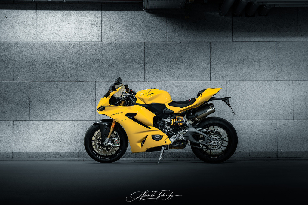 Ducati Panigake V2S | Entdecken Sie die faszinierende Welt von Alexander Tschuncky Arts: Kreative Fotografie, atemberaubende Automobilkunst und hochwertiger Bilderdruck. Lassen Sie sich inspirieren! - Realisiert mit Pictrs.com