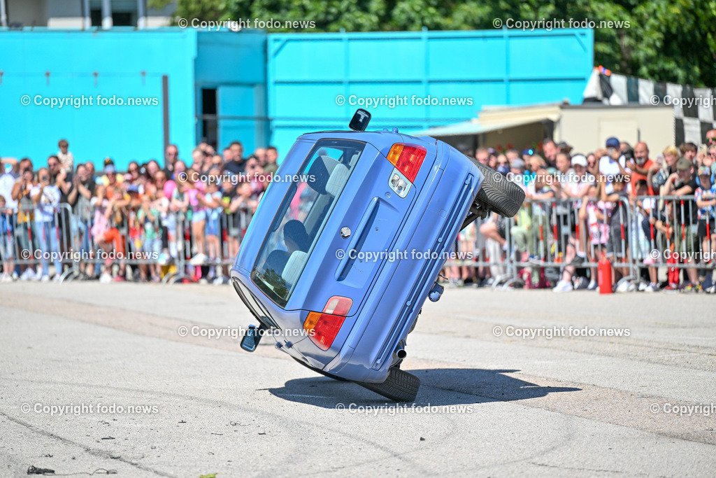 Linz_ Autostunt_ Monstertruck_ Show_ 20.05.2024-9 | 20.05.2024, Linz, AUT, Stuntshow, im Bild Linz, Autostunt, Monstertruck, Show, Schrottauto, Stuntman, Motor, Artistik, Ueberschlag, Feuershow, Zuschauer