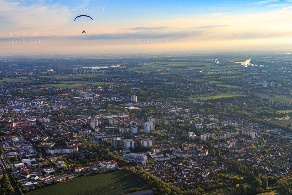 Luftbild: Ortsansicht von Südwesten in Frankenthal im Bundesland Rheinland-Pfalz in Deutschland. Foto: IMG_088634.jpg vom 20.05.2016 durch Werner Riehm/FLY-FOTO.de