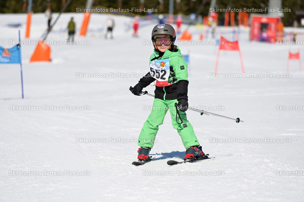 SRF_27.02.2026_552 | Skirennfotos,Serfaus,Fiss,Ladis,Kinderskirennen,Winter,Tirol,Oberland,skirace,SFL,feelfree,weil wir's genießen,ski,Ski,skifahren,Sonnenplateau, - Realisiert mit Pictrs.com