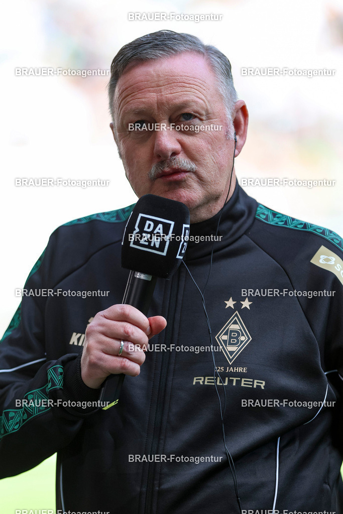 Borussia Mönchengladbach vs Hamburger SV - Bundesliga  | Mönchengladbach, Deutschland, 24.08.25:   Roland Virkus (Geschäftsführer Sport Borussia Mönchengladbach) im Interview waehrend des Spiels der Bundesliga zwischen Borussia Mönchengladbach vs Hamburger SV im Stadion im Borussia Park(Foto von Brauer-Fotoagentur / Adrian Schlueter)