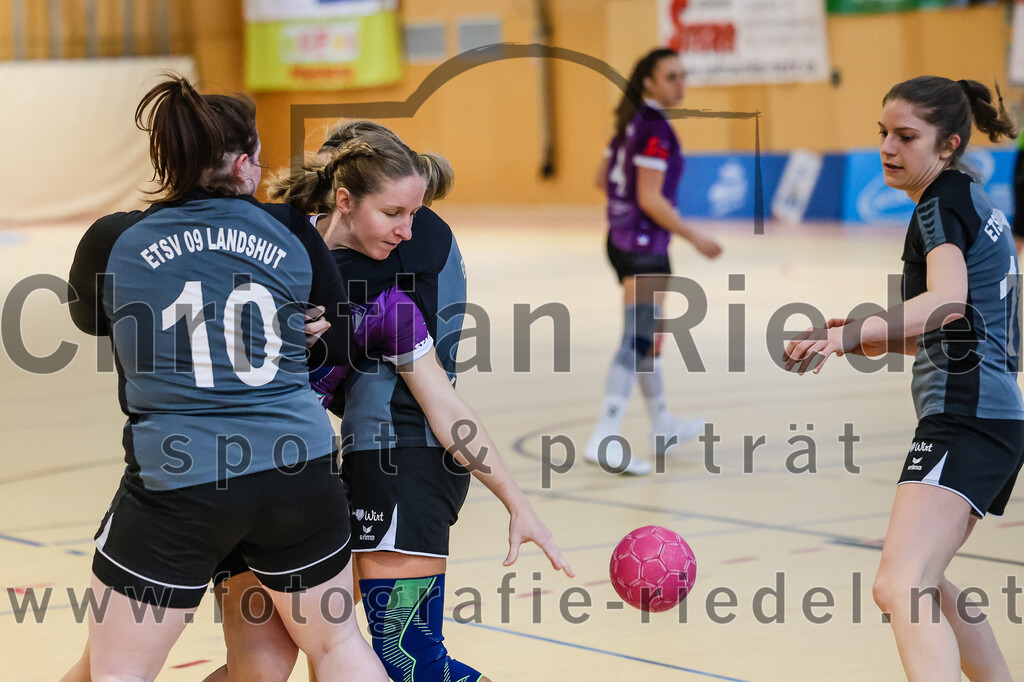 2024-03-23_018_SpVgg_Altenerding_II_gegen_ETSV_09_Landshut | Erding, Deutschland, 23.03.2024:
Handball, Bezirksliga Frauen Altbayern 2023 / 2024, 19. Spieltag, SpVgg Altenerding II gegen ETSV 09 Landshut, Endergebnis: 22:18

Saskia Scheibengraber (ETSV 09 Landshut, #10), Sophie Lößl (SpVgg Altenerding, #23), Julia Kirpitschjow (ETSV 09 Landshut, #3)

Foto: Christian Riedel / fotografie-riedel.net