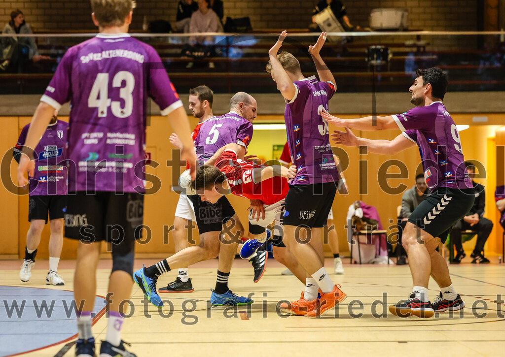 2024-10-20_106_SpVgg_Altenerding_II_gegen_TSV_Taufkirchen-Vils | Erding, Deutschland, 20.10.2024:Handball, Bezirksliga Männer Ost 2024 / 2025, 3. Spieltag, SpVgg Altenerding II gegen TSV Taufkirchen/Vils, Endergebnis: 15:20Daniel Sagert (SpVgg Altenerding, #5), Florian Schiffel (SpVgg Altenerding, #38)Foto: Christian Riedel / fotografie-riedel.net