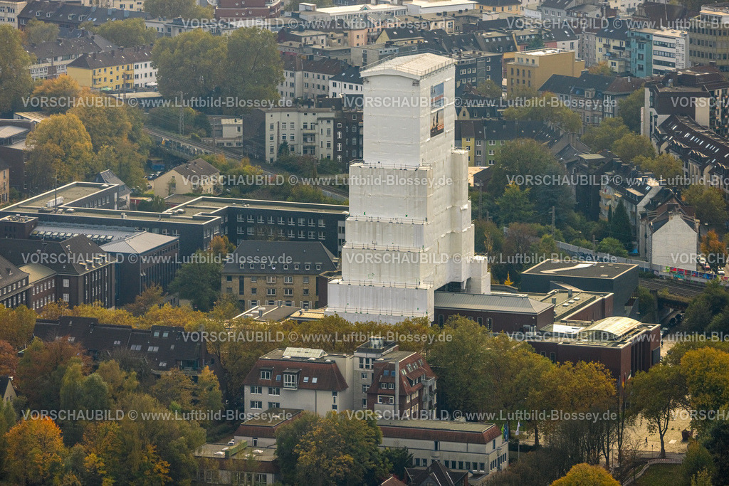 Bochum241016186 | Luftbild, Deutsches Bergbau-Museum Bochum mit Baustelle und Renovierung des verhüllten Förderturms, Wahrzeichen und Sehenswürdigkeit, Hofstede, Bochum, Ruhrgebiet, Nordrhein-Westfalen, Deutschland