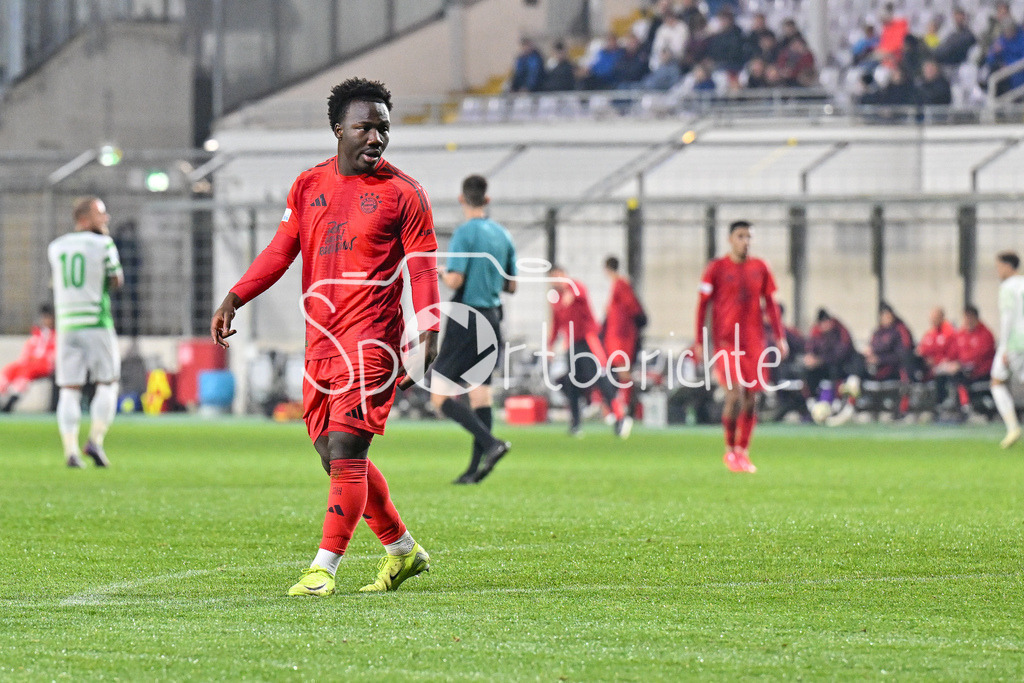 FC Bayern Amateure - SpVgg Greuther Fürth II | im Bild Nestory IRANKUNDA (FC Bayern Muenchen #20) / Freisteller / Einzelfoto / Regionalliga Bayern: FC Bayern Muenchen II - SpVgg Greuther Fuerth II, Gruenwalder Stadion am am 29.10.2024