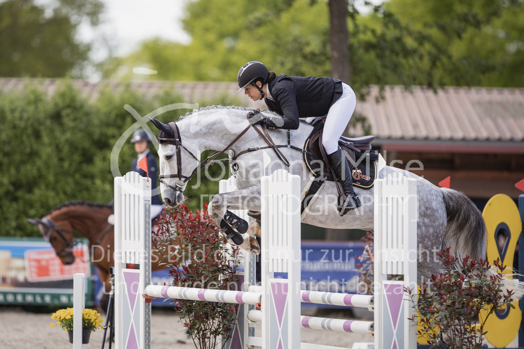 230516_Mühlen_03SprPf-A-327 | Deine schönsten Turniermomente als professionelle Fotos! Entdecke hochwertige Pferdesport-Fotografie im Online-Shop. Jetzt Fotos finden & bestellen!