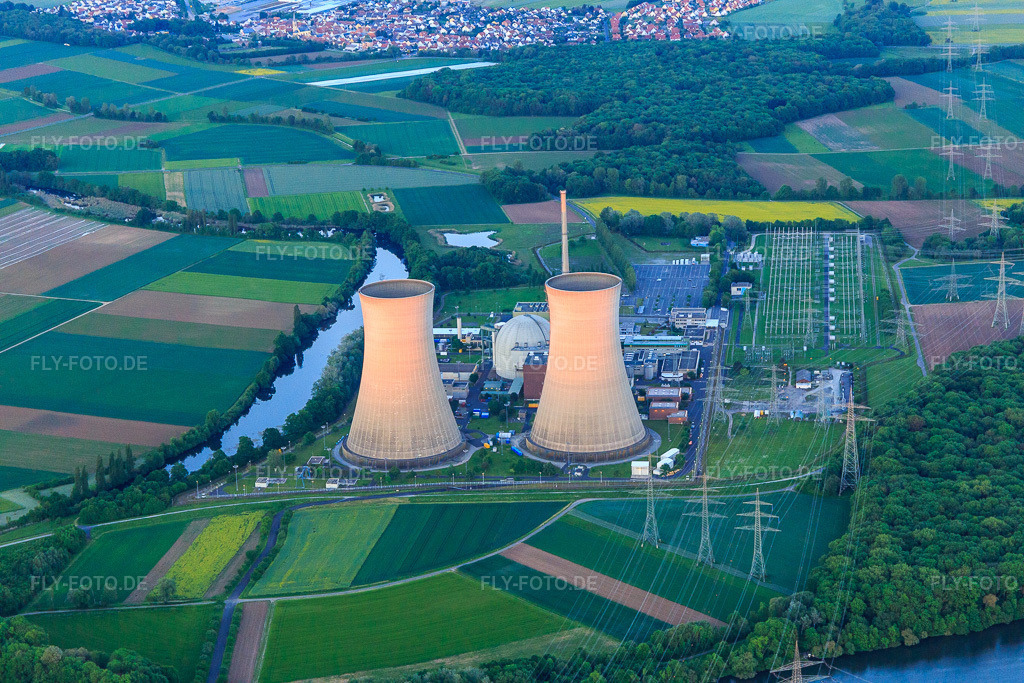 Luftbild: Preussenelektra GmbH — Kernkraftwerk Grafenrheinfeld am Main bei Sonnenuntergang in Grafenrheinfeld im Bundesland Bayern in Deutschland. Foto: IMG_099958.jpg vom 25.05.2017 durch Werner Riehm/FLY-FOTO.deWWW.PREUSSENELEKTRA.DE