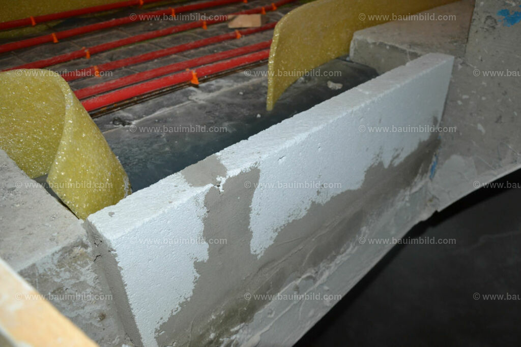 bib-lg07-mauerarbeiten-0287 | Nach LV-Leistungsgruppen sortierte Detailfotos über den Bau eines Hauses. Alle Hausbau-Bilder direkt vom Urheber und Autor der Website Haus-Selber-Bauen.com
