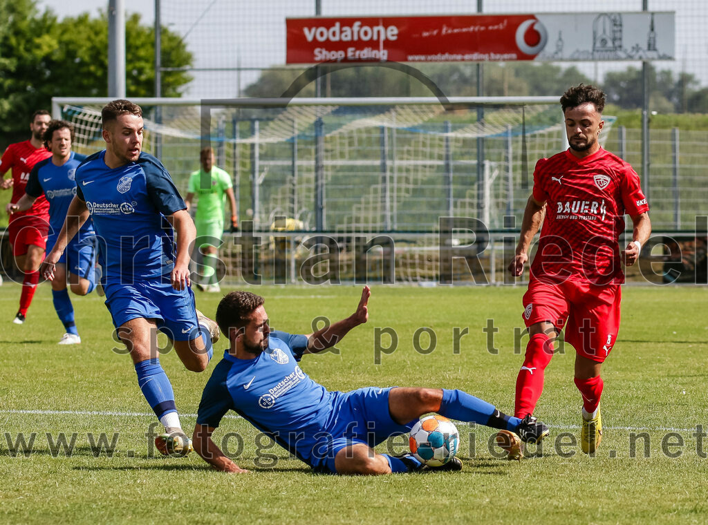 2023-07-08_054_FC_Langengeisling_gegen_TSV_Buchbach | Erding, Deutschland, 08.07.2023:
Fußball, Bezirksliga Oberbayern Ost 2023 / 2024, Testspiel, FC Langengeisling gegen TSV Buchbach, Endergebnis: 0:6

David Riederle (FC Langengeisling, #14), Lucas Seeholzer (FC Langengeisling, #2), +b15+

Foto: Christian Riedel / fotografie-riedel.net