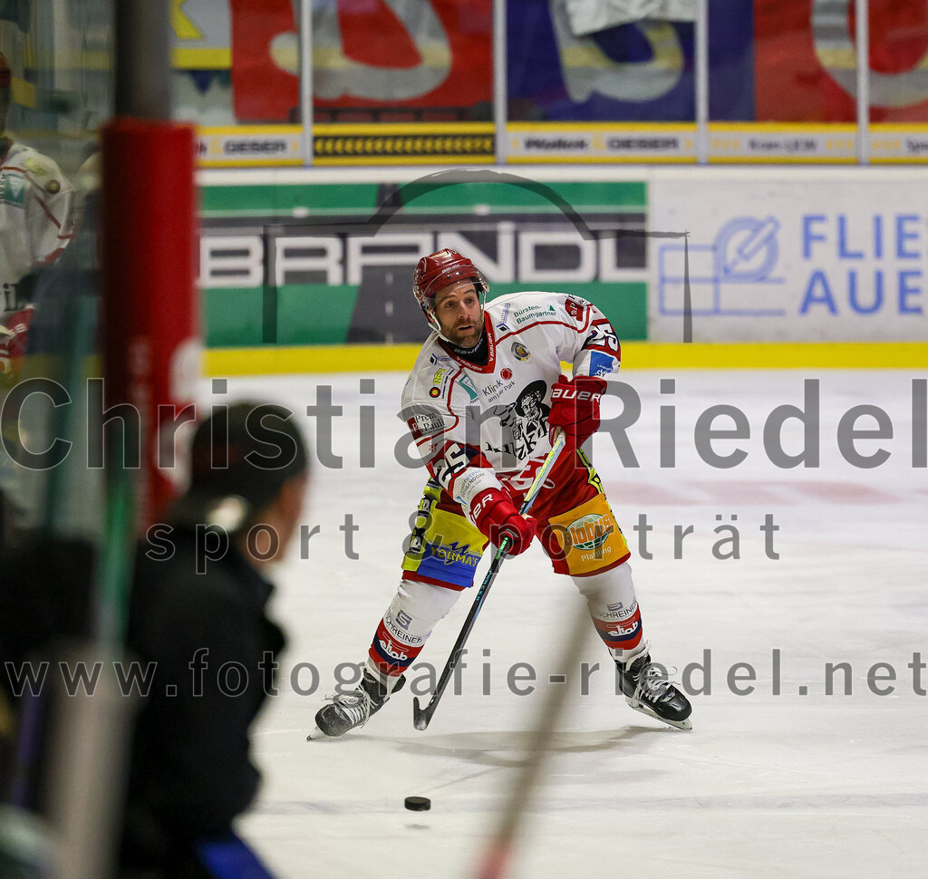 2025-10-24_077_TSV_Erding_gegen_Deggendorfer_SC | Erding, Deutschland, 24.10.2025:Eishockey, Oberliga Süd 2025 / 2026, 11. Spieltag, TSV Erding gegen Deggendorfer SC, Endergebnis: 2:4Ondrej Pozivil (Deggendorfer SC, #25)Foto: Christian Riedel / fotografie-riedel.net