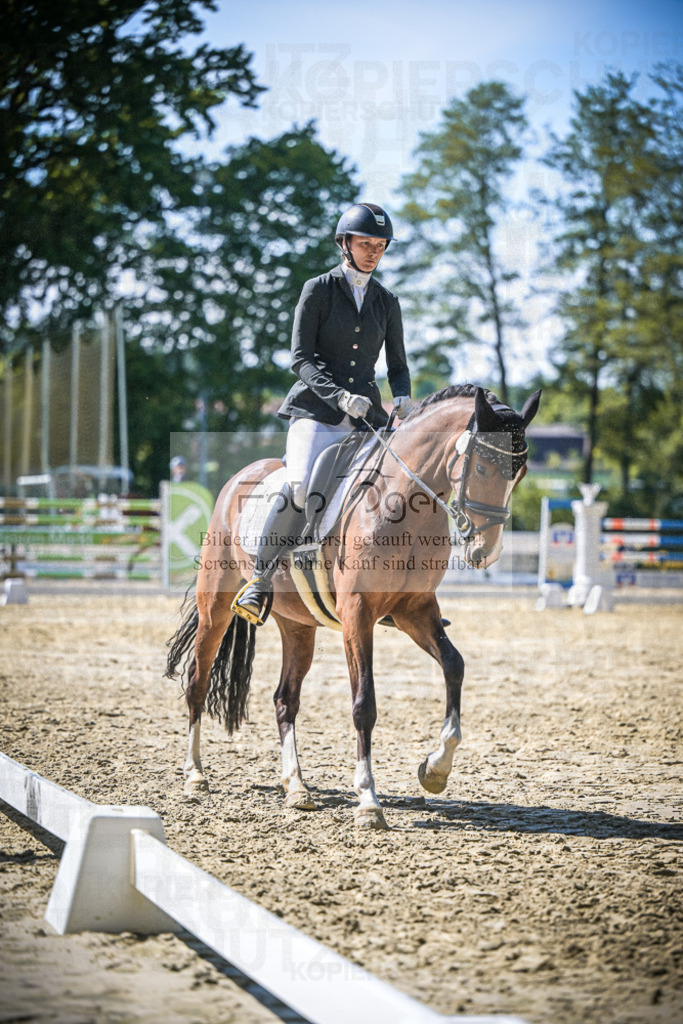 DOS_1817 | Entdecke hochwertige Reitturnierfotos von Foto Oger. Professionell, emotional und authentisch – jetzt Lieblingsmomente im Shop bestellen.Deutschlandweite Turnierfotografie. - Realisiert mit Pictrs.com