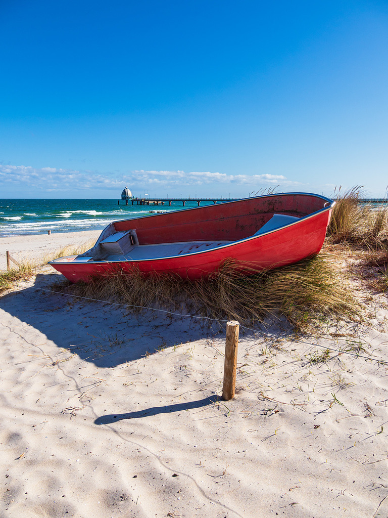 Fischerboot an der Ostseeküste bei Zingst auf dem Fischland-Darß | Fischerboot an der Ostseeküste bei Zingst auf dem Fischland-Darß.