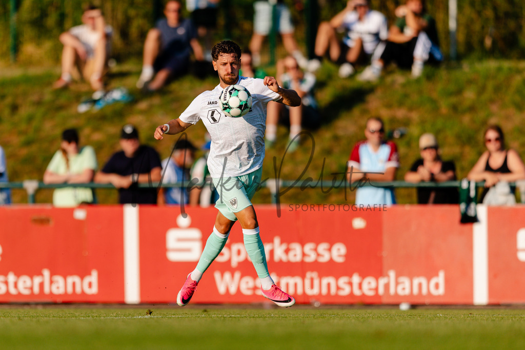 Testspiel, Saison 2026/27: SC Preußen Münster - Kickers Emden | Billerbeck, 10.07.2026: Testspiel, SC Preußen Münster gegen Kickers Emden auf der Anlage des DJK Billerbeck in Billerbeck. Foto: sportfotografie.ms | Markus Paletta - Realisiert mit Pictrs.com