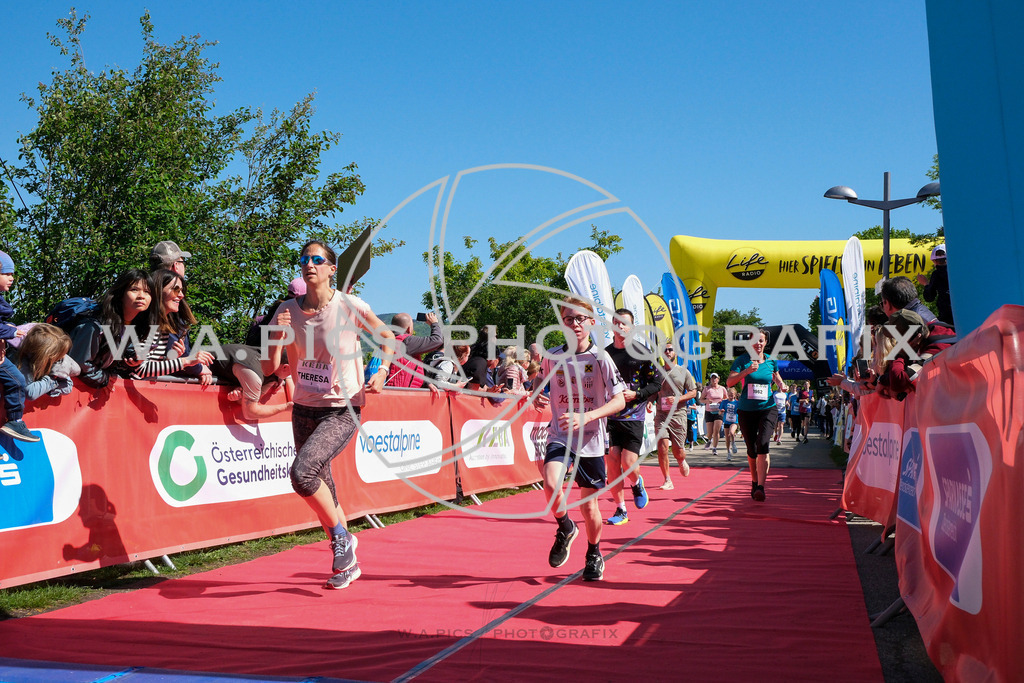 ..... | LINZ,AUSTRIA,27.April 24, Int. 3 Brückenlauf Linz  , Image shows: Photo: WAPICS / Michael ring