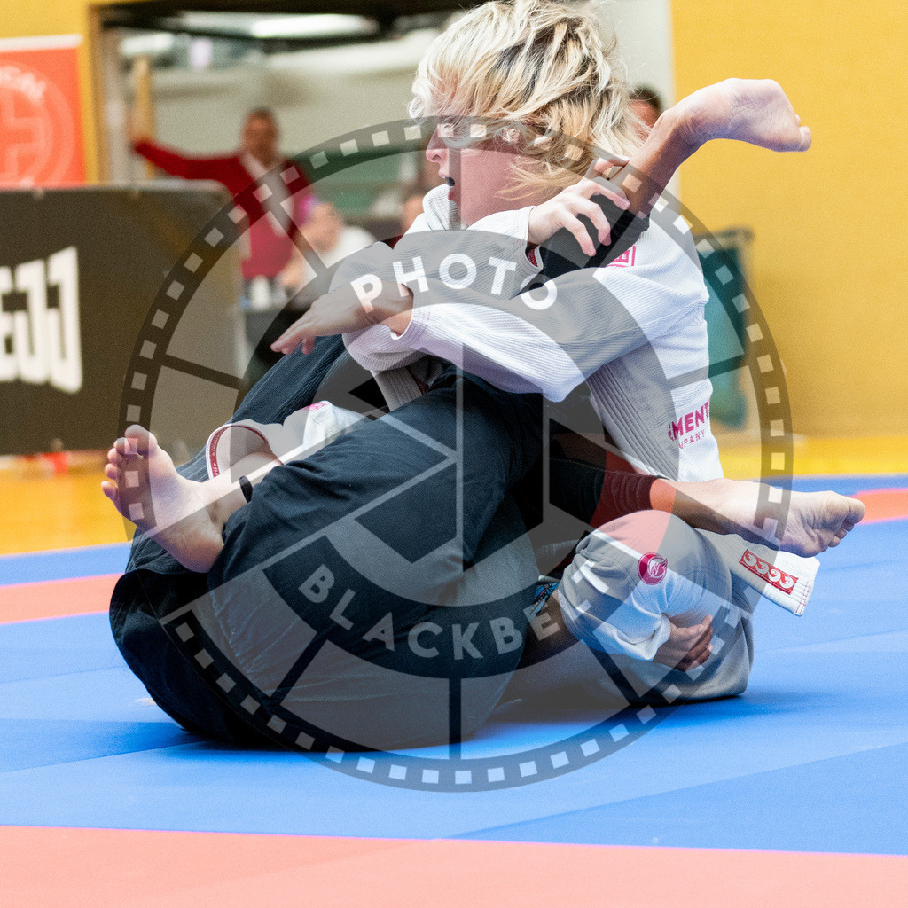 20231118PBB11505 | Fighters compete during the AJP Tour 600 Frankfurt Championship in Frankfurt/Main, Germany, on November 18, 2023.