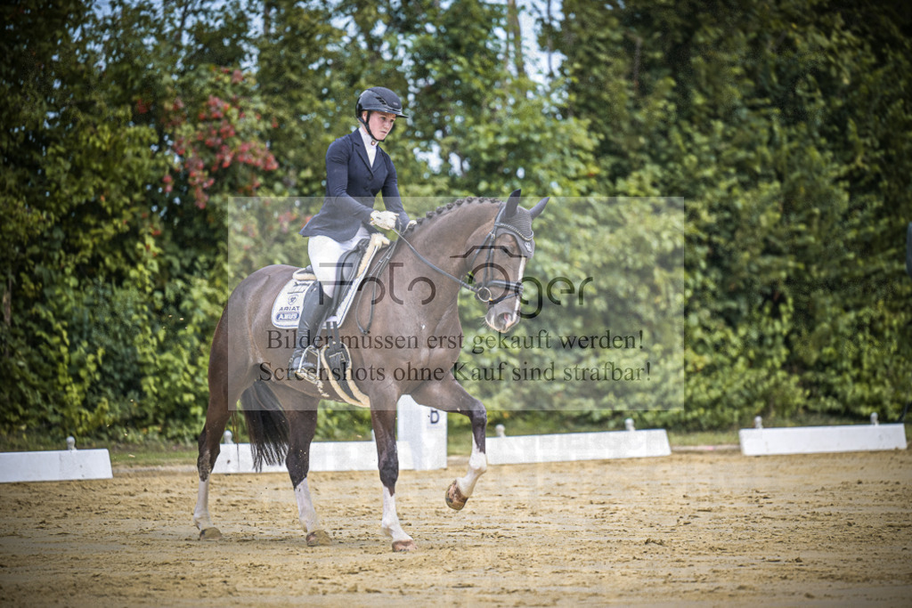 DOS_1732 | Entdecke hochwertige Reitturnierfotos von Foto Oger. Professionell, emotional und authentisch – jetzt Lieblingsmomente im Shop bestellen.Deutschlandweite Turnierfotografie. - Realisiert mit Pictrs.com