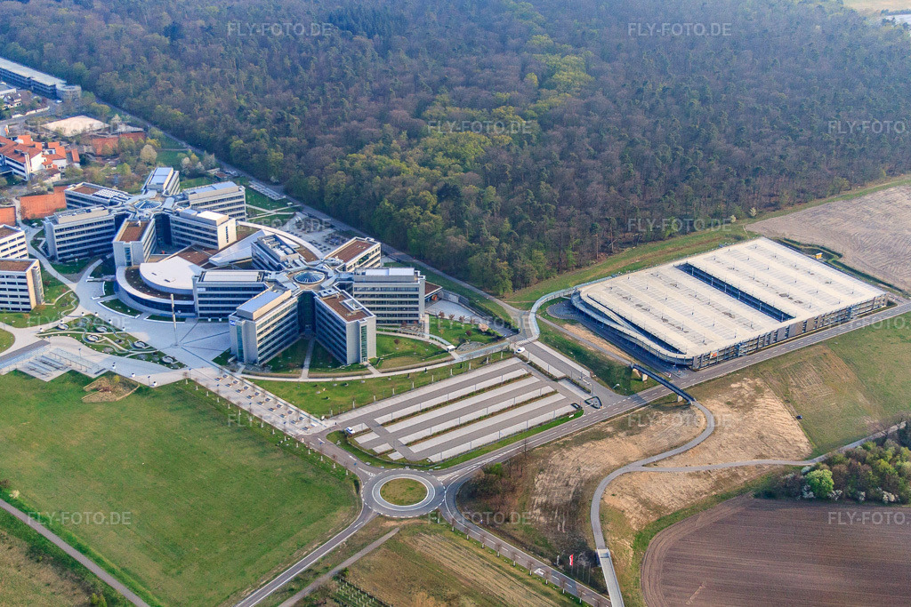 Luftbild: SAP Deutschland SE & Co. KG in Walldorf im Bundesland Baden-Württemberg in Deutschland. Foto: IMG_49459.jpg vom 06.04.2012 durch Werner Riehm/FLY-FOTO.deWWW.SAP.COM