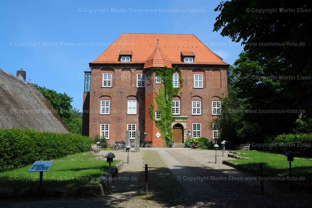 Agathenburg_ELS_4674153047a | Agathenburg - Aufnahmedatum: 02.06.2011, Aufnahmehöhe:  m, Koordinaten:  - , Bildgröße: 4256 x  2832 Pixel - Copyright 2011 by Martin Elsen, Kontakt: Tel.: +49 157 74581206, E-Mail: info@schoenes-foto.deSchlagwörter: - Realisiert mit Pictrs.com