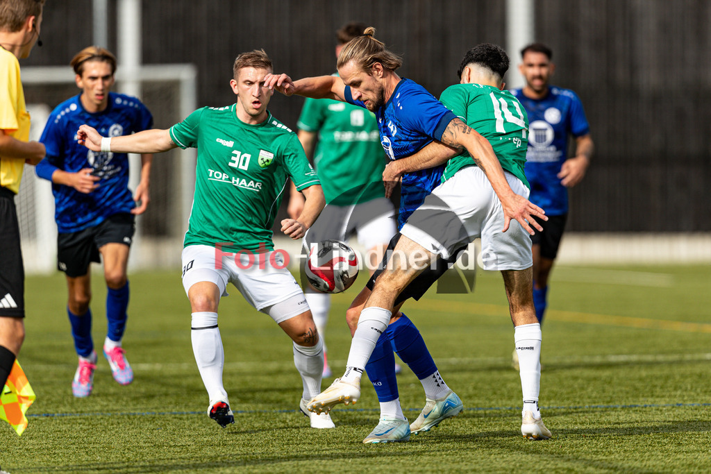 1. FC Penzberg gegen FC Wacker München | Bezirksliga Oberbayern Süd 3, 1. FC Penzberg gegen FC Wacker München, 20241012,Zweikampf zwischen Patrick OCHSENDORF (FC Wacker München 31) und Fazlican VEREP (1. FC Penzberg 14),2024-10-12 in Penzberg (Stadion an der Karl-Wald-Straße), Patrick OCHSENDORF (FC Wacker München 31), Fazlican VEREP (1. FC Penzberg 14), Josef SIEGERT (1. FC Penzberg 30)Copyright: WolfgangxLindner www.foto-lindner.de