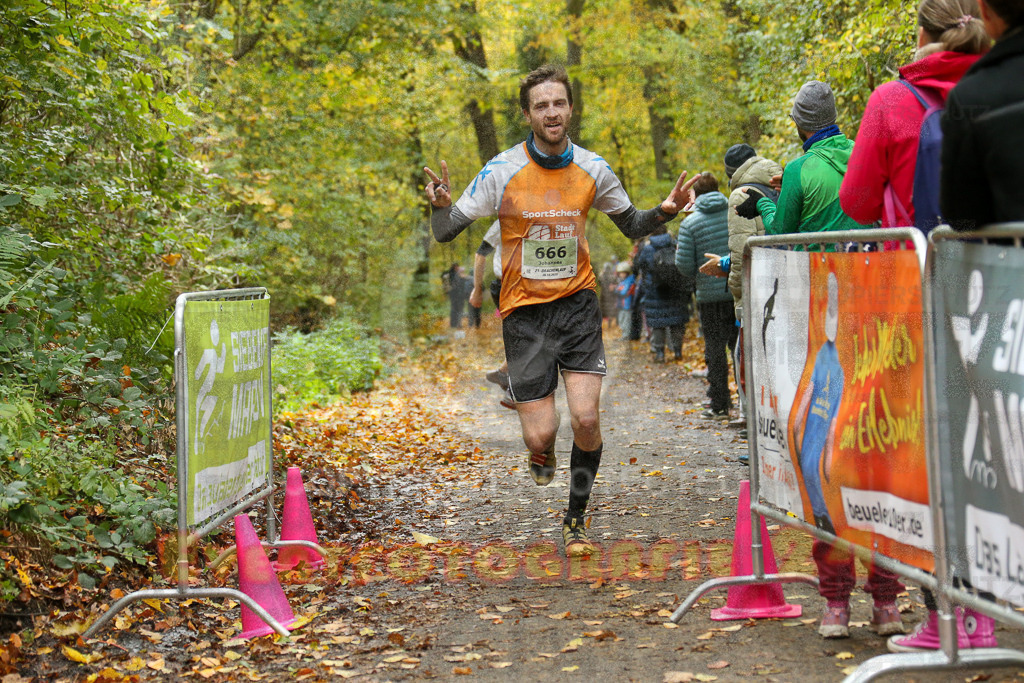 251026_1222_EX1_0171 | Sportfotografie im Rhein-Sieg Kreis, Köln, Bonn, NRW, Rheinland Pfalz, Hessen, etc. Unser Tätigkeitsfeld umfasst den Laufsport vom Volkslauf über den Marathon, Duathlon, Triathon bis zum Ultralauf wie Kölnpfad Ultra oder Schindertrail.
