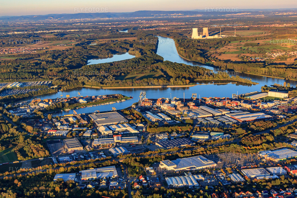 Luftbild: Industriegebiet Hafenstraße mit Smurfit Westrock Wellpappe Südwest, Ardagh Group und Hanewald Spedition in Germersheim im Bundesland Rheinland-Pfalz in Deutschland.Foto: IMG_60220.jpg vom 13.10.2013 durch Werner Riehm/FLY-FOTO.deSymbol aufklappenSustainable Packaging Manufacturers | Ardagh Group S.A