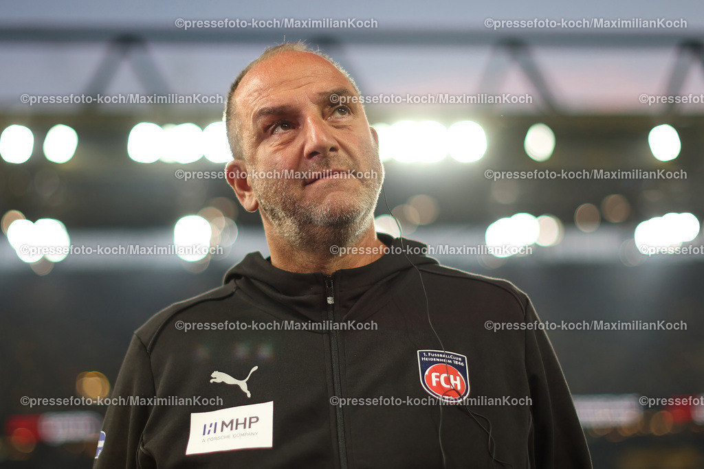 BVB13092402139 | 13.09.2024, 1. Fußball Bundesliga, Borussia Dortmund - 1. FC Heidenheim 1846, Signal Iduna Park, Saison 2024 2025: Trainer Frank Schmidt (Cheftrainer Heidenheim)DFB regulations prohibit any use of photographs as image sequences and or quasi-video.