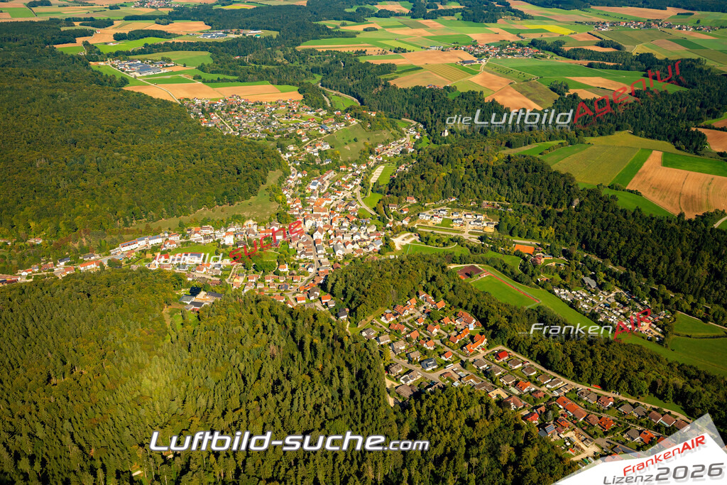 Das Luftbild zeigt :  Breitenbrunn - Die Luftaufnahme wurde 2023 vom UL-Flugzeug aus erstellt ( keine Drohne ) - Hochauflösende Luftaufnahme - Für grossformatige Ausdrucke geeignet. Die Geschenkidee !Mit Lizenz und Bildrechte bestellbar